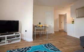 Stayzo Castle Point 18 Apartments - Premier Lodge